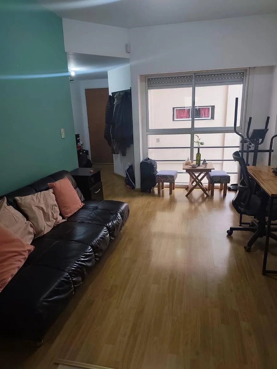 2 ambientes con balcón