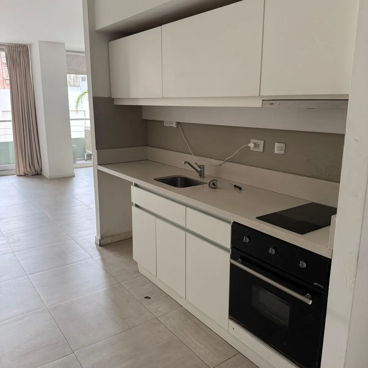 Departamento con balcón corrido