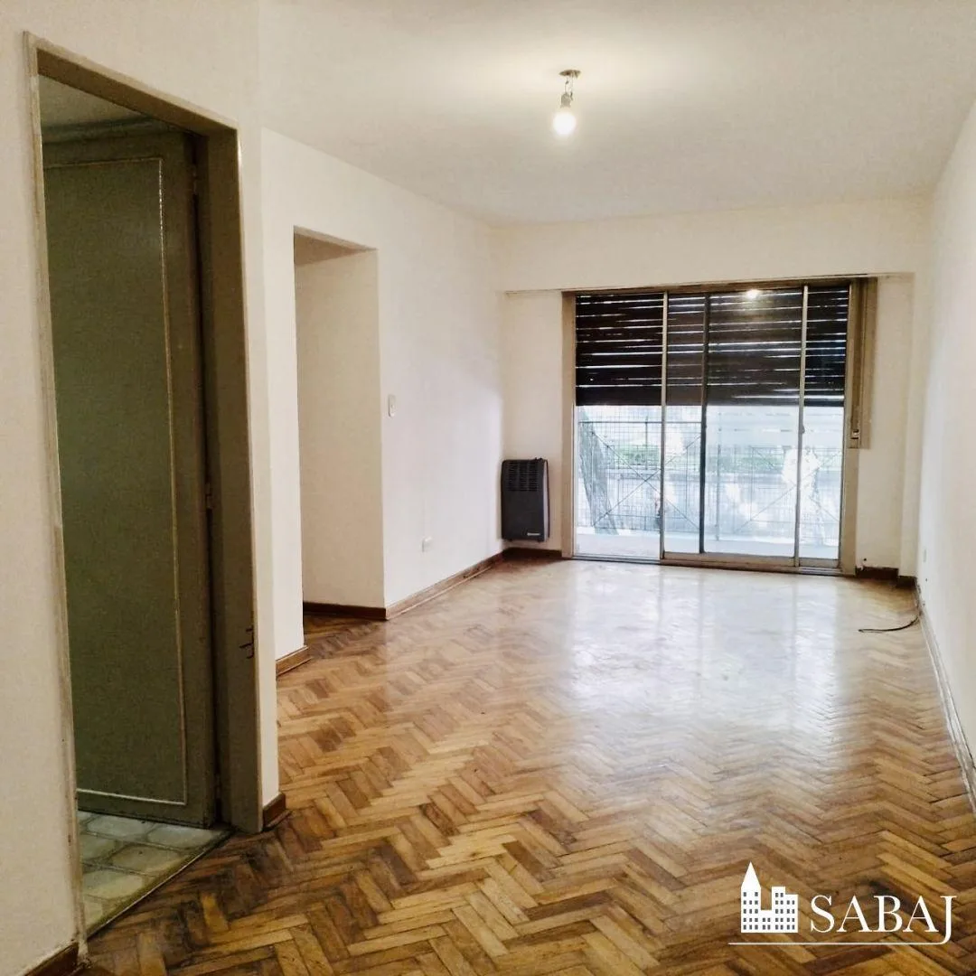 Departamento con balcón corrido