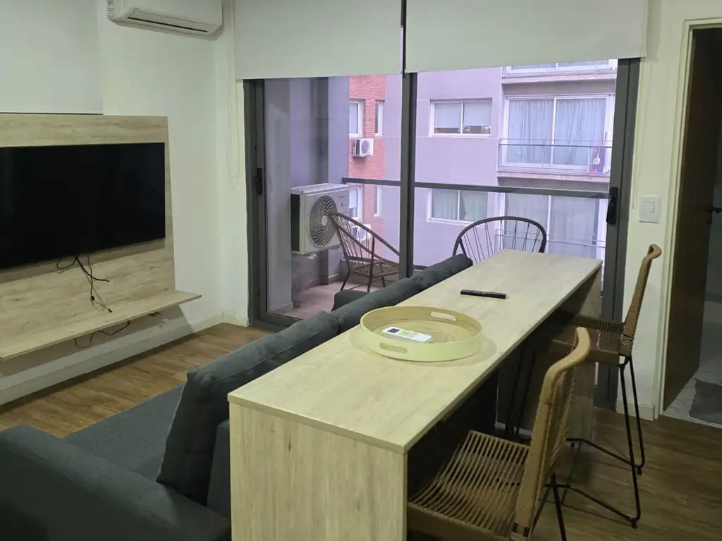 Monoambiente amoblado con balcón