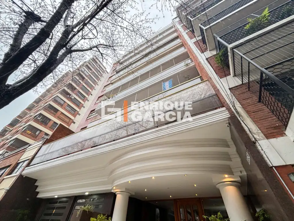 Departamento con balcón corrido