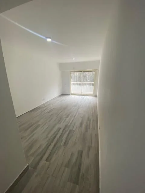 1 ambiente con balcón reciclado