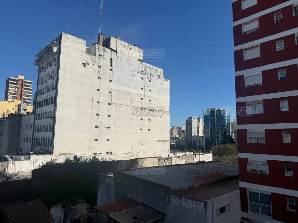 Monoambiente con balcón