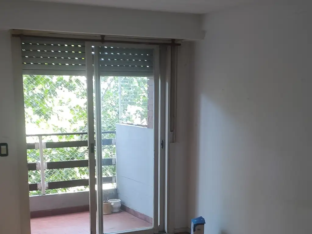 Departamento con balcón corrido
