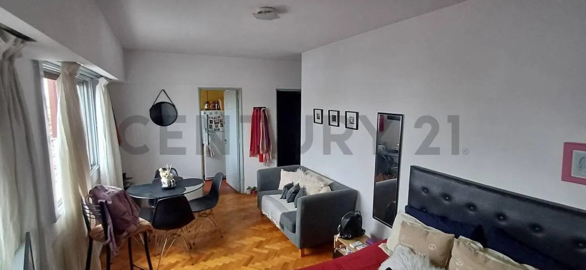 Monoambiente alto con cocina separada