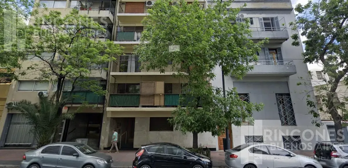 3 ambientes con balcón al frente