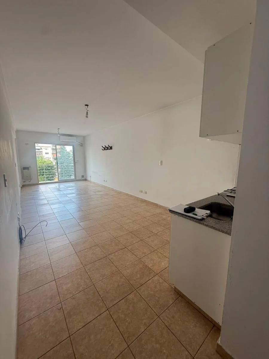 Monoambiente con balcón