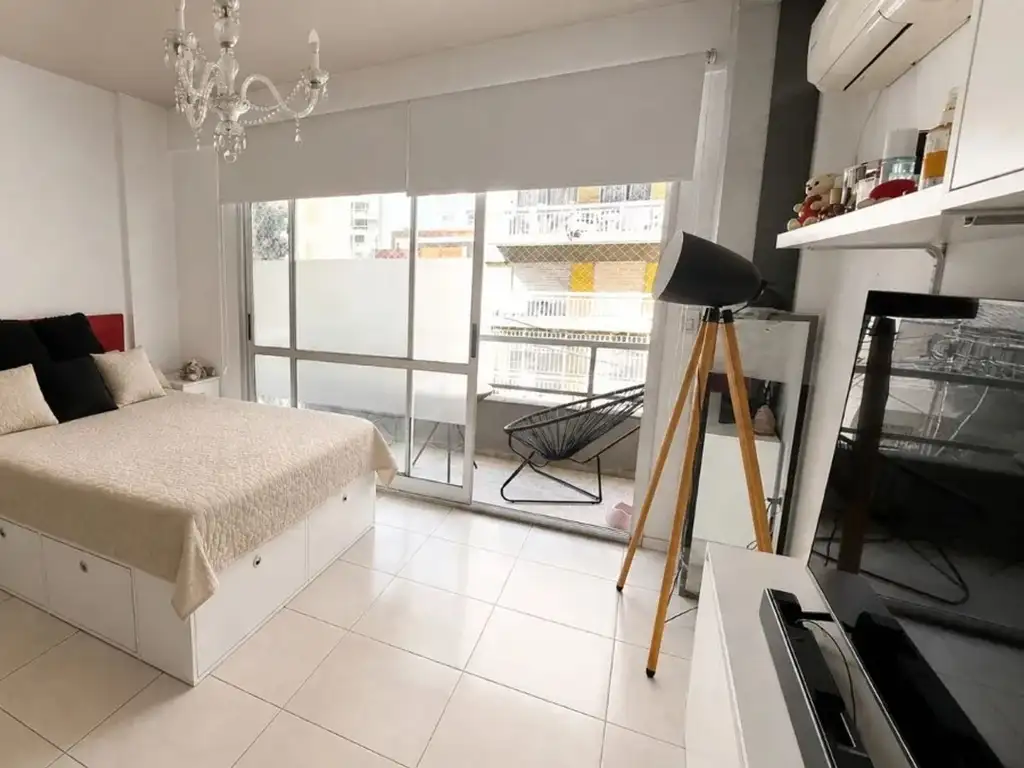 Departamento con balcón en Villa Urquiza