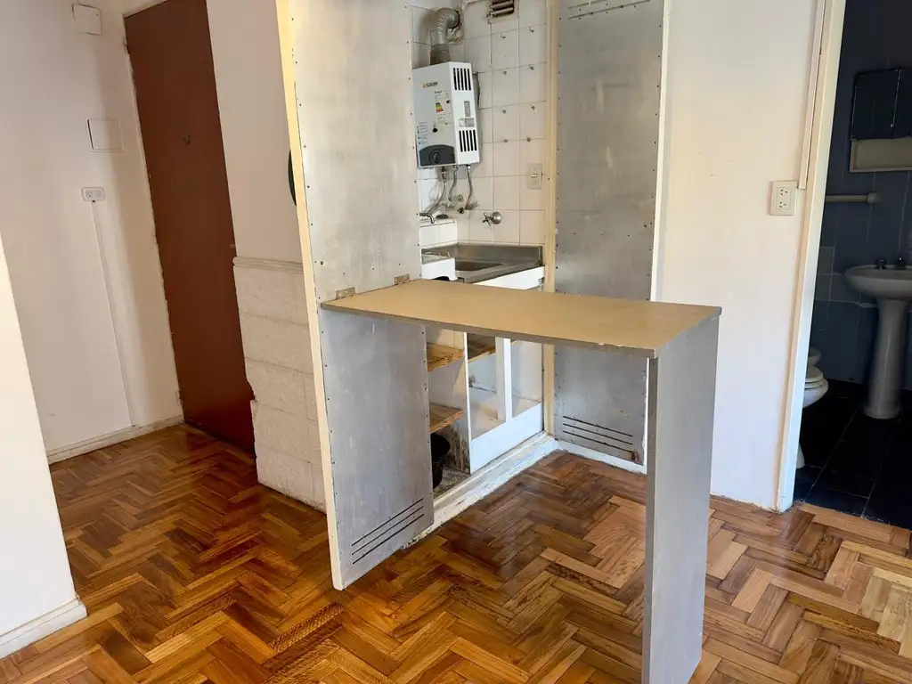 Monoambiente con balcón en Recoleta