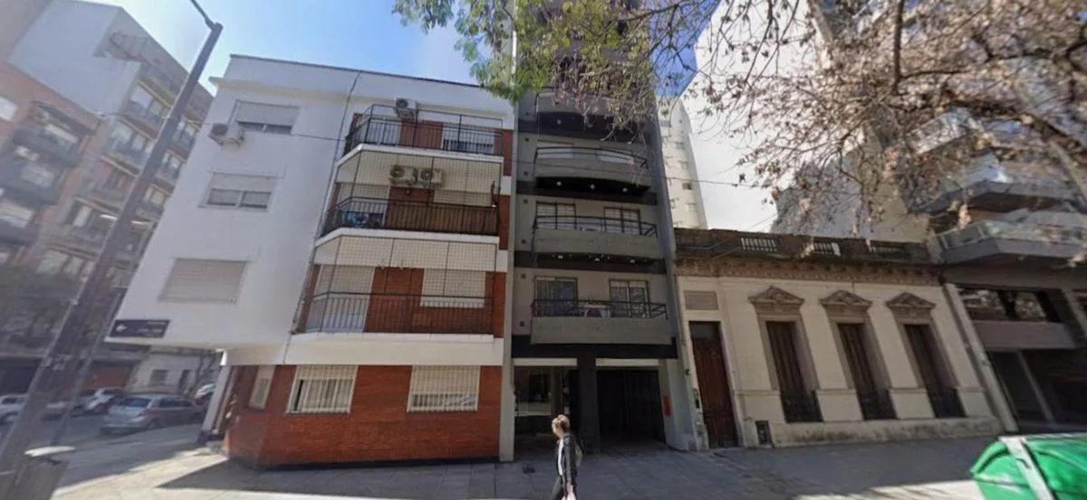 Monoambiente con balcón y A/A
