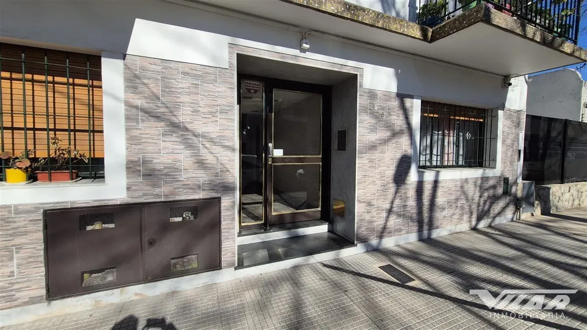 En Alquiler, Departamento 2 Amb. 1er Piso. V. Martelli
