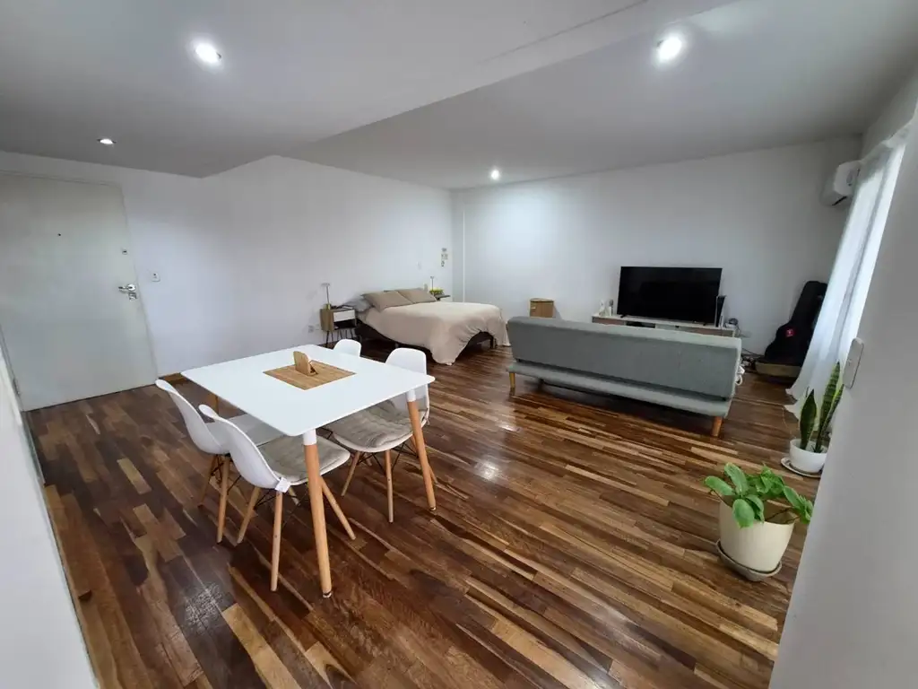 Monoambiente en Núñez con balcón