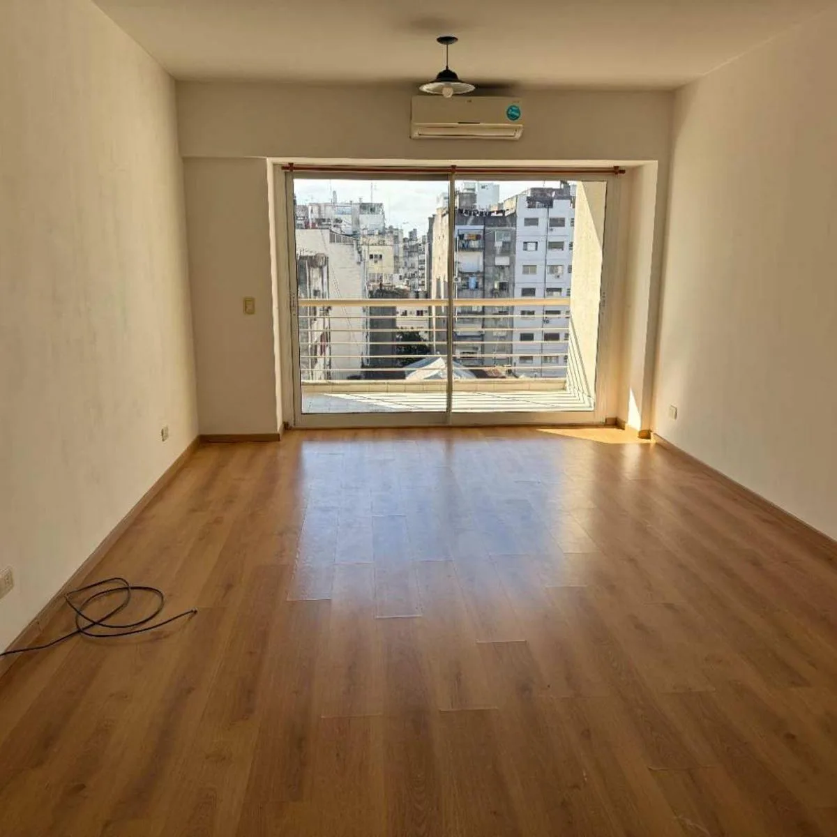 Monoambiente con balcón y pileta