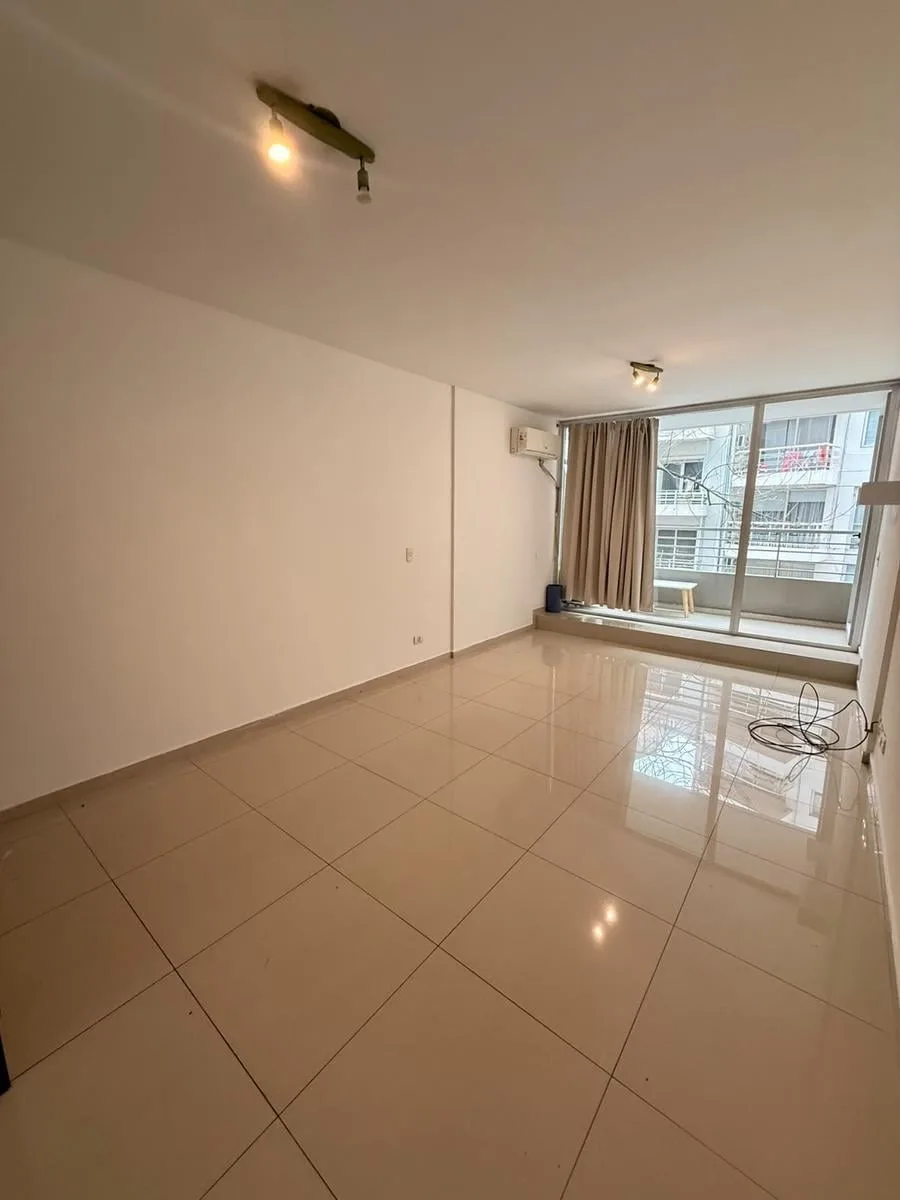 Monoambiente con balcón y pileta