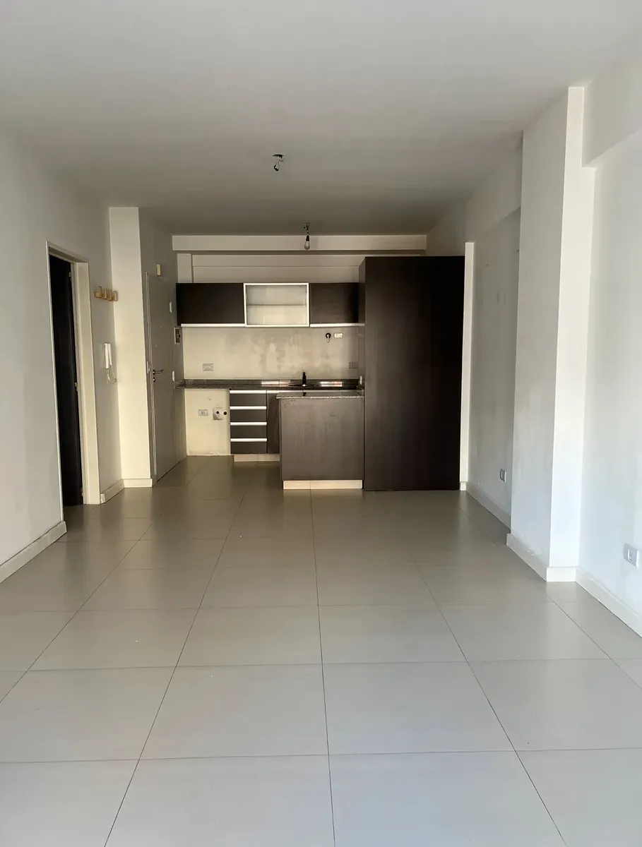Monoambiente con balcón y parrilla