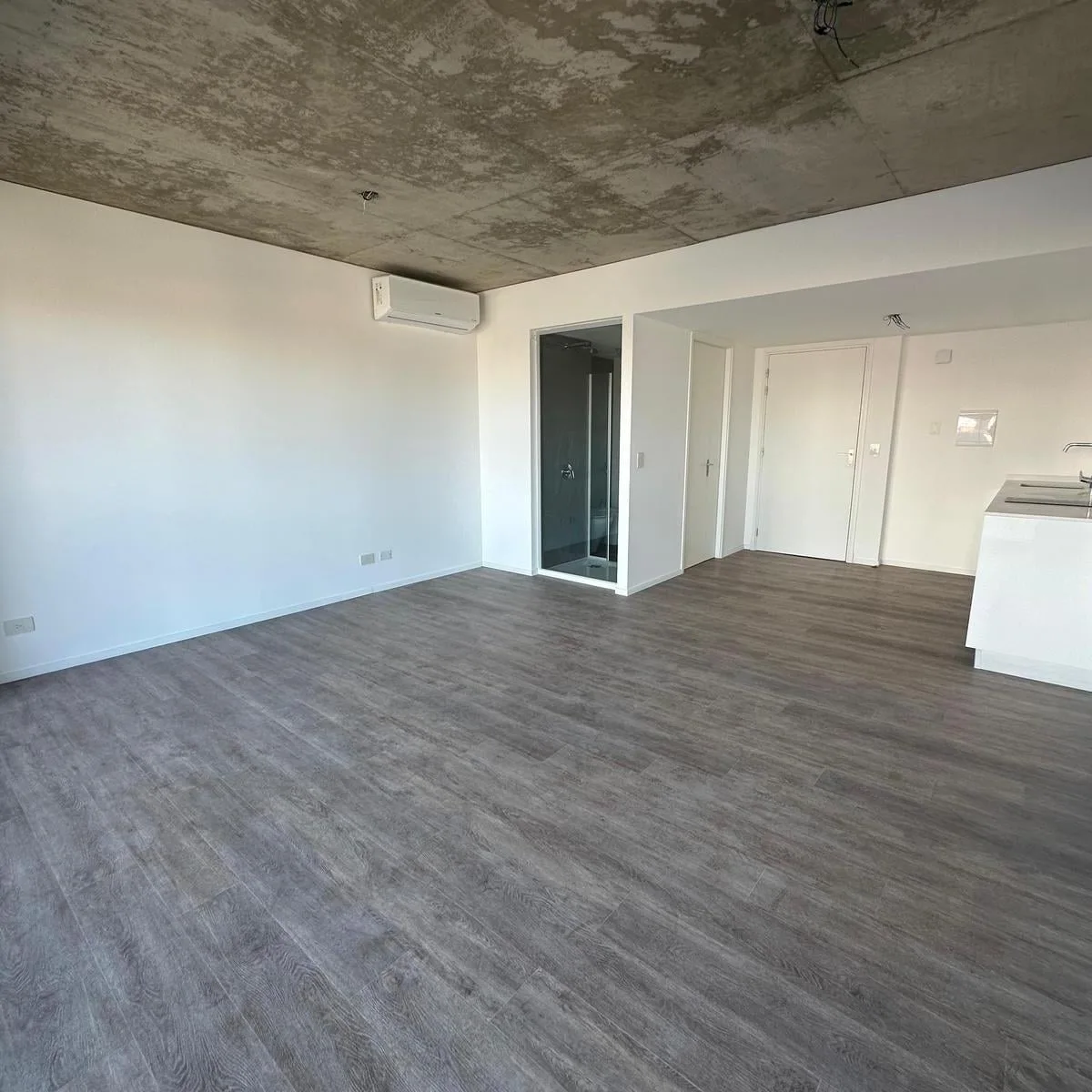 Monoambiente en Alquiler con Balcón - Quartier del Bajo