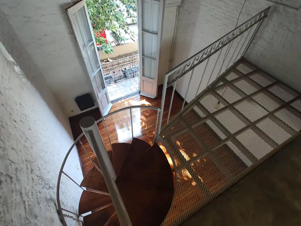 Loft reciclado con balcón norte