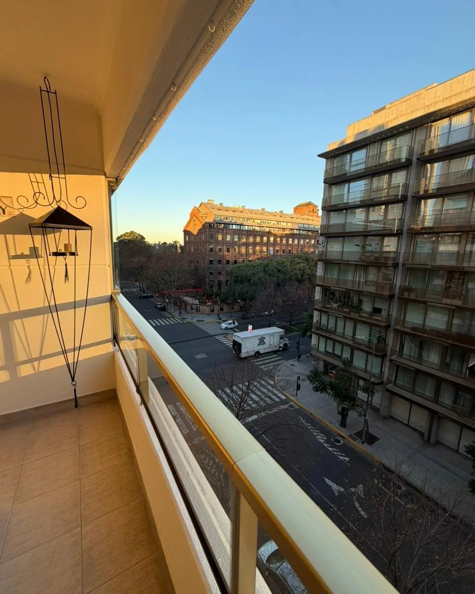Excelente Tres Ambientes con Dos Balcones