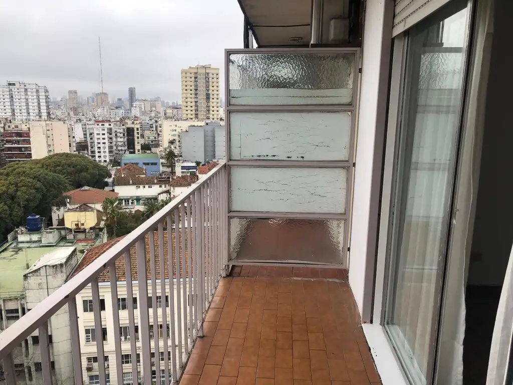 Monoambiente con balcón en Recoleta