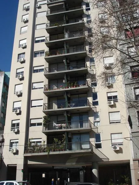 3 ambientes con balcón aterrazado