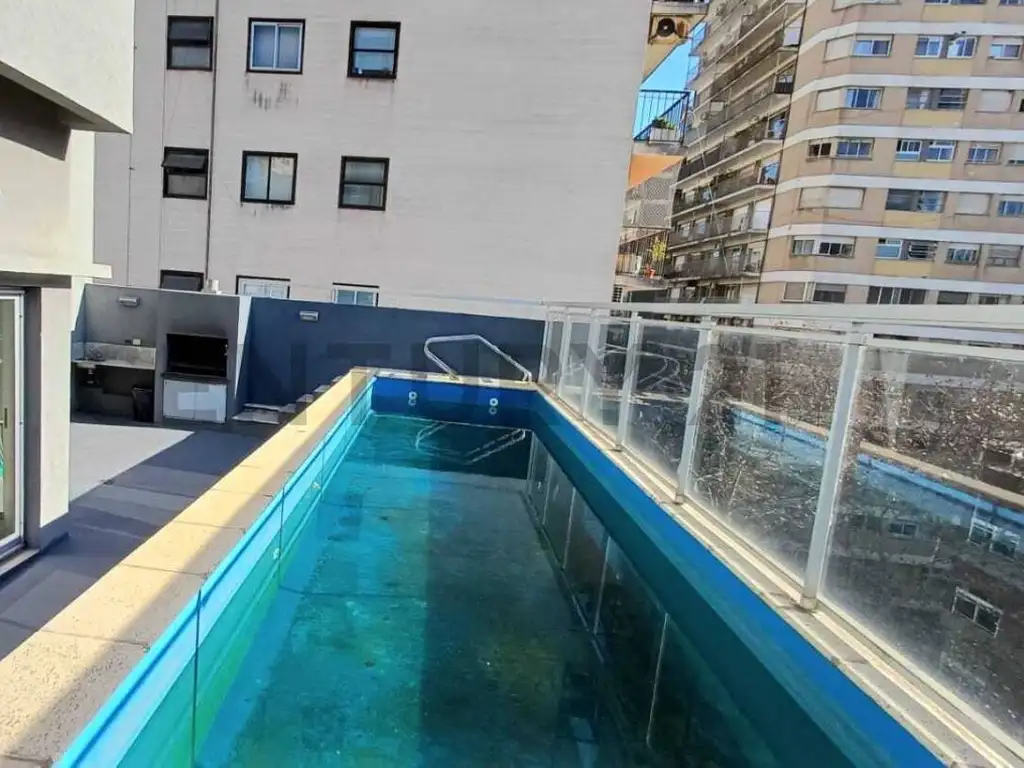 Monoambiente con balcón al frente