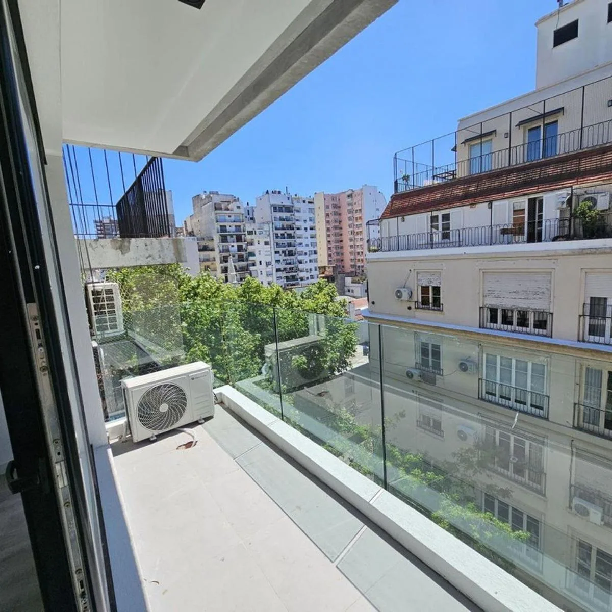 Monoambiente en Recoleta con balcón