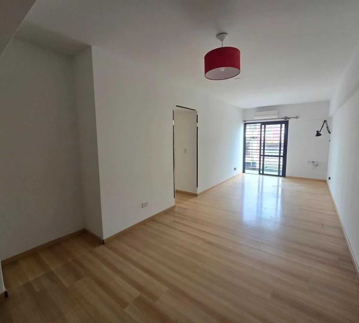 3 ambientes con balcón corrido