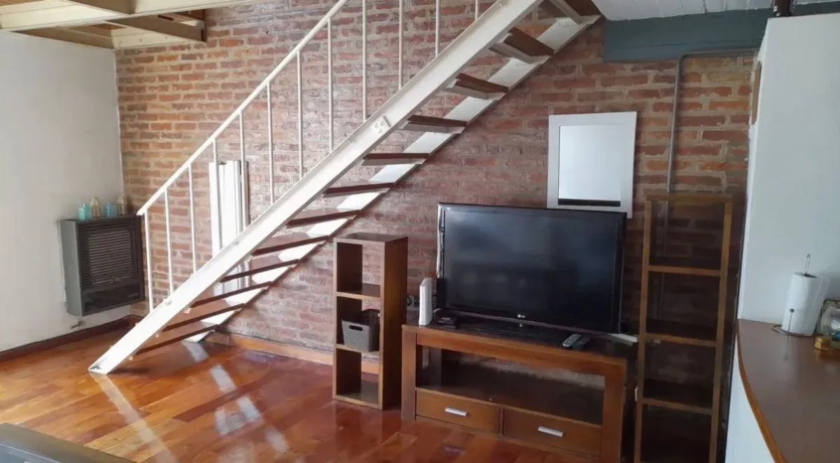 Duplex amoblado con balcón