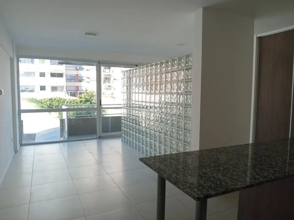 Monoambiente con balcón