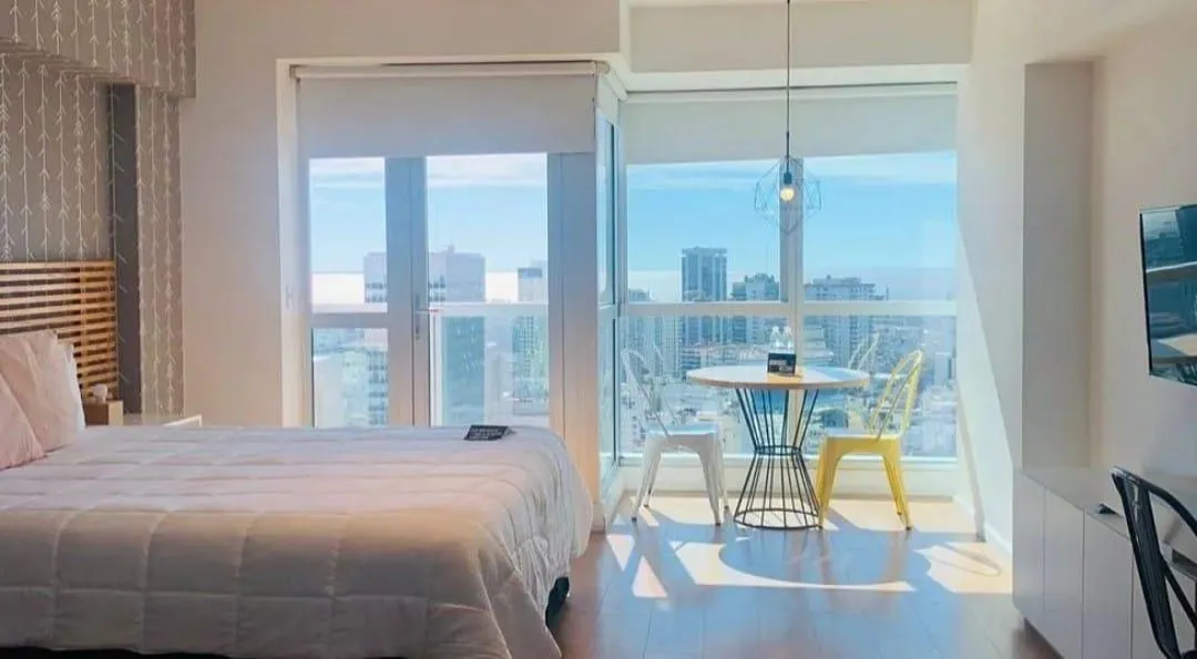 Monoambiente con balcón