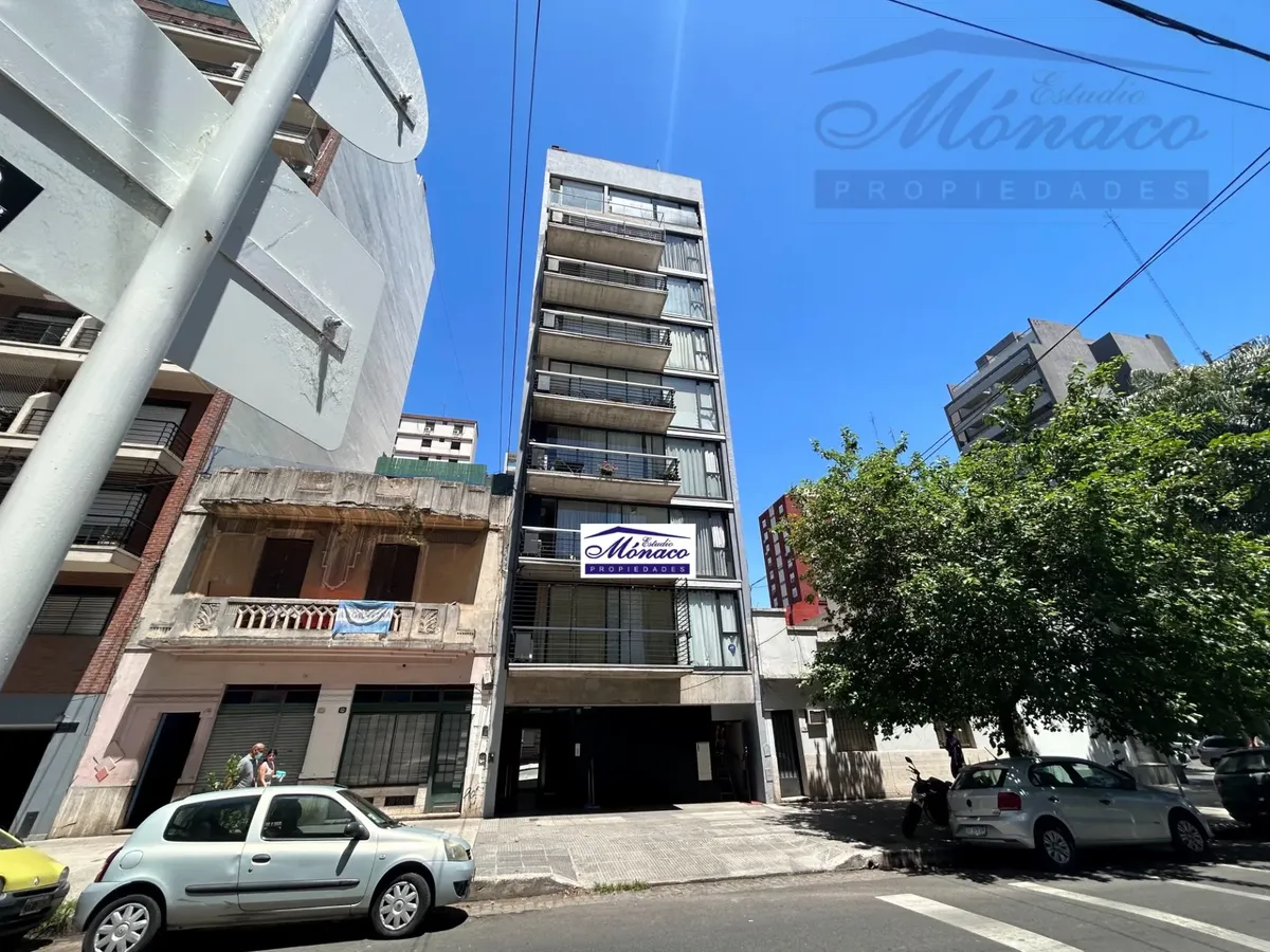 Monoambiente con balcón corrido