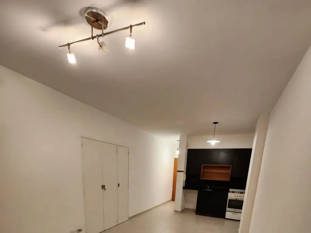 Monoambiente con balcón y amenities