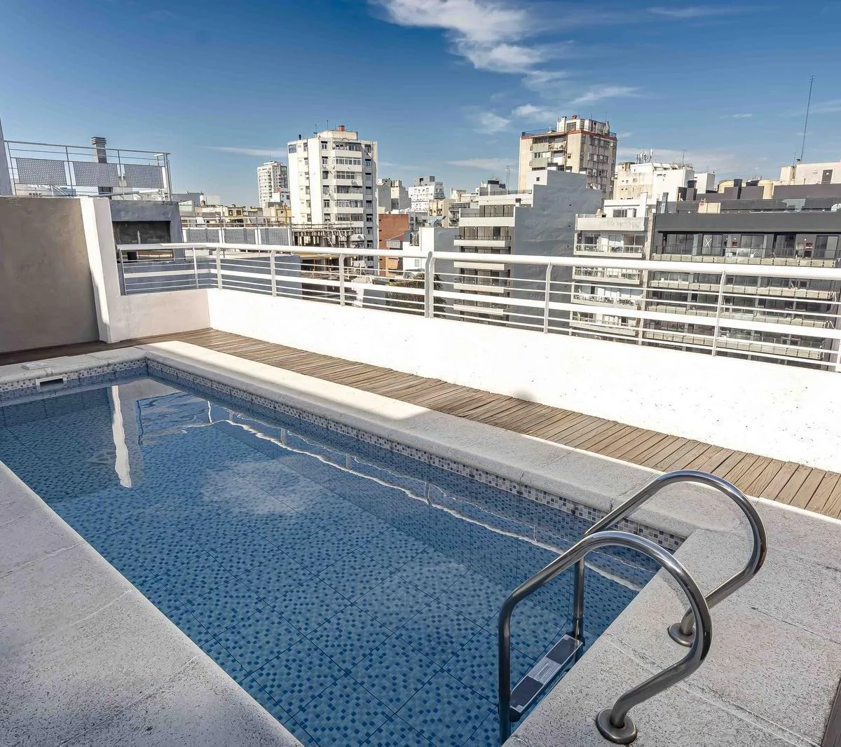 Monoambiente con balcón y amenities