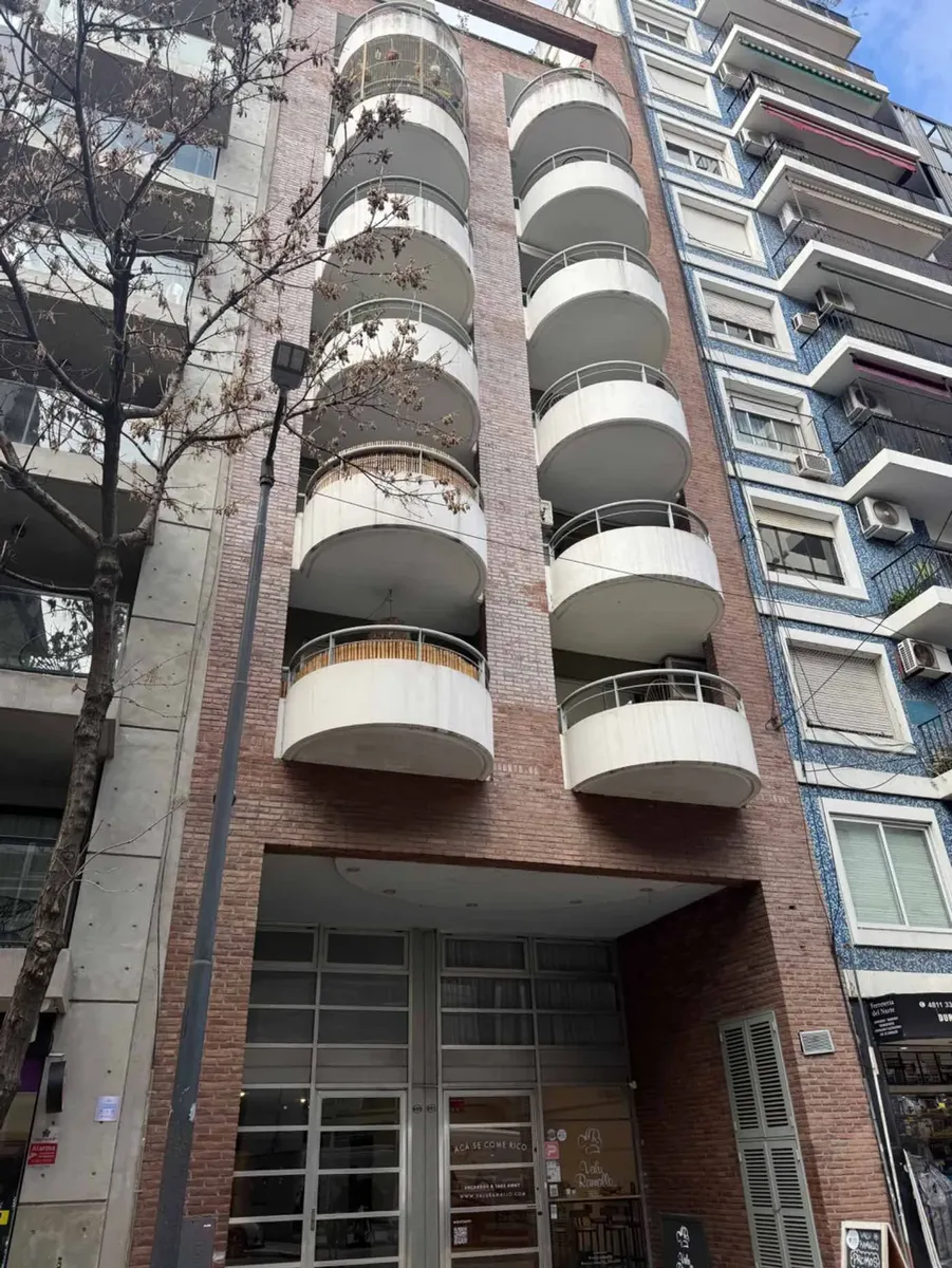 Monoambiente con balcón en Recoleta