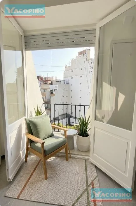 Monoambiente con balcón