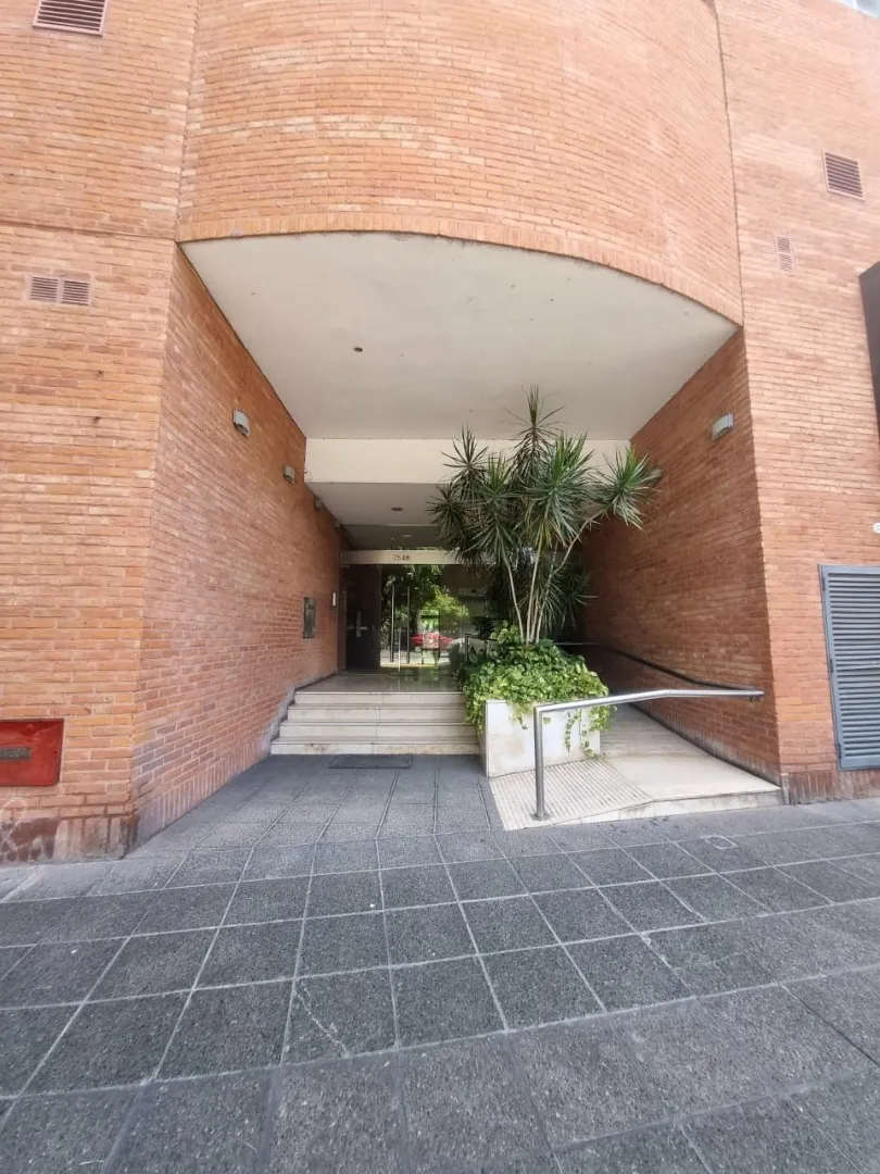 6° piso con balcón y amoblado