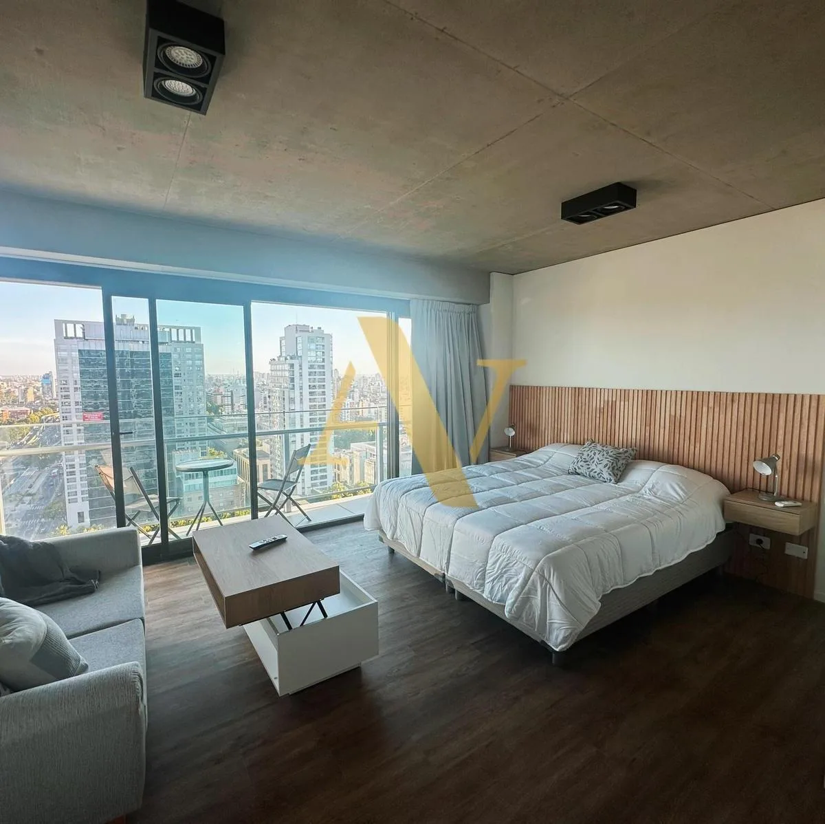 Monoambiente con balcón y amenities