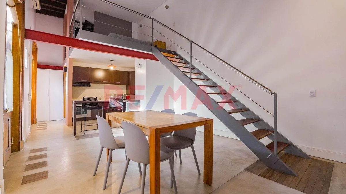 Loft amoblado con entrepiso