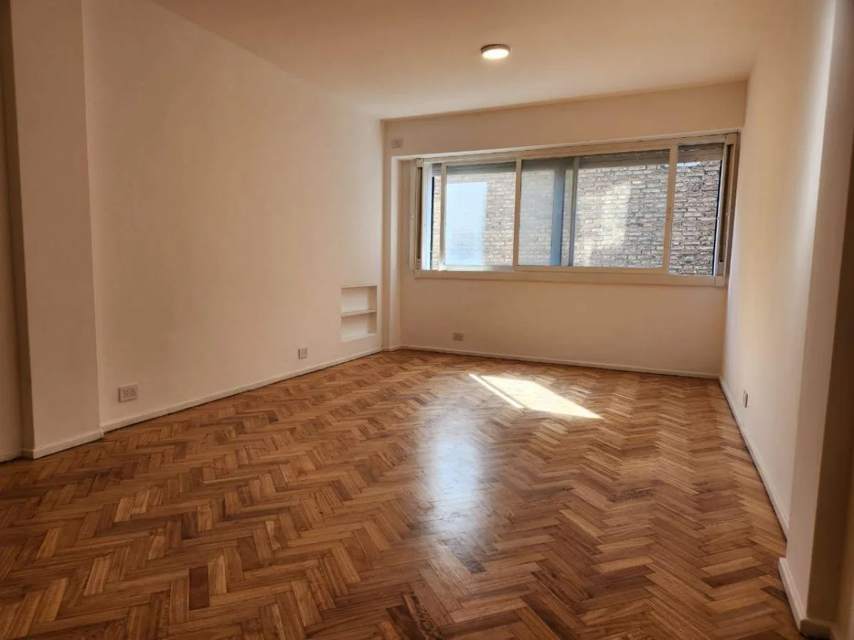 Monoambiente lateral 42 m²