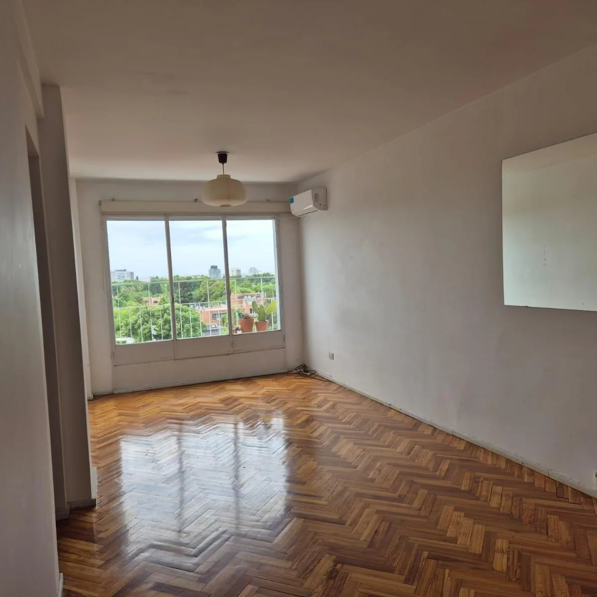 7th floor, river view balcony