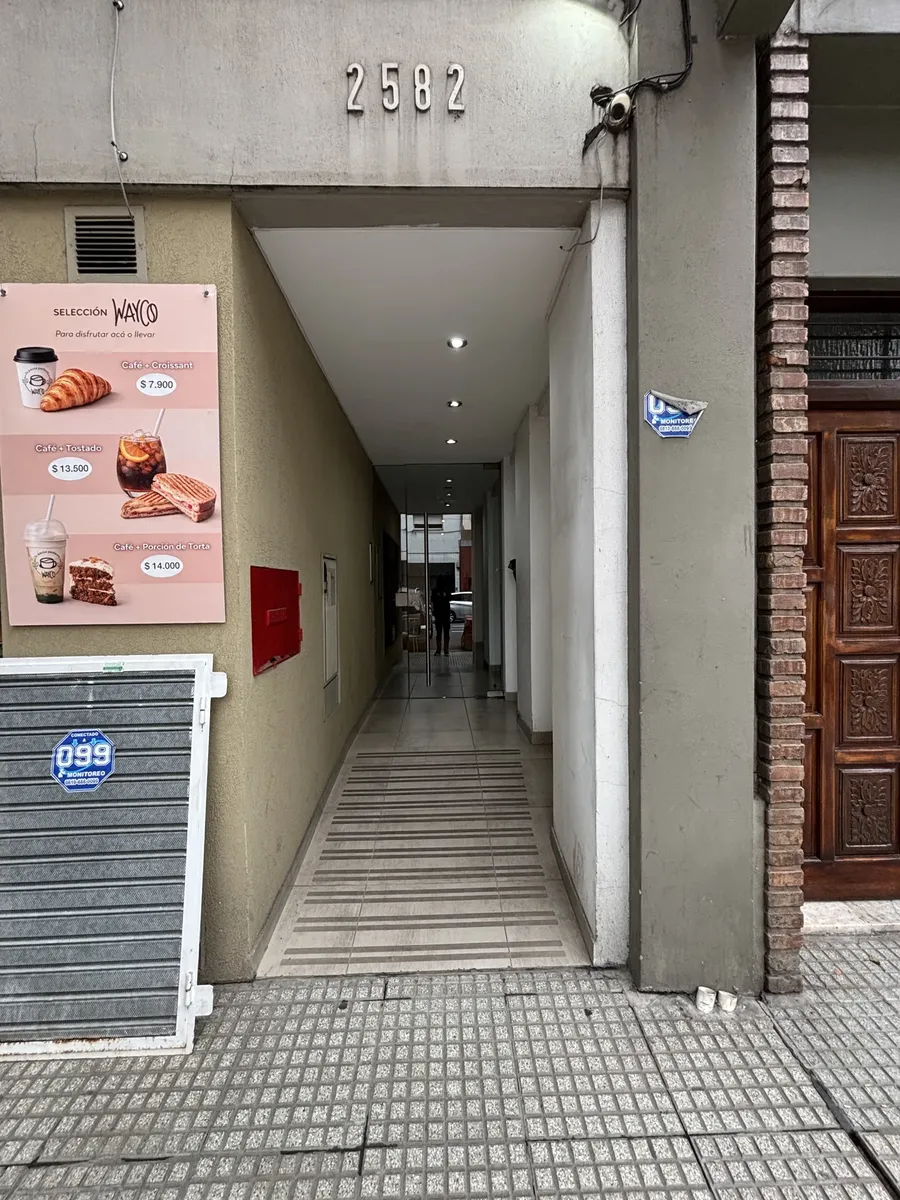 Alquiler  Monoambiente En Villa Urquiza. Impecable, Contrafrente Con Balcón, Muy Luminoso, Vista Abierta.. Todo Eléctrico.