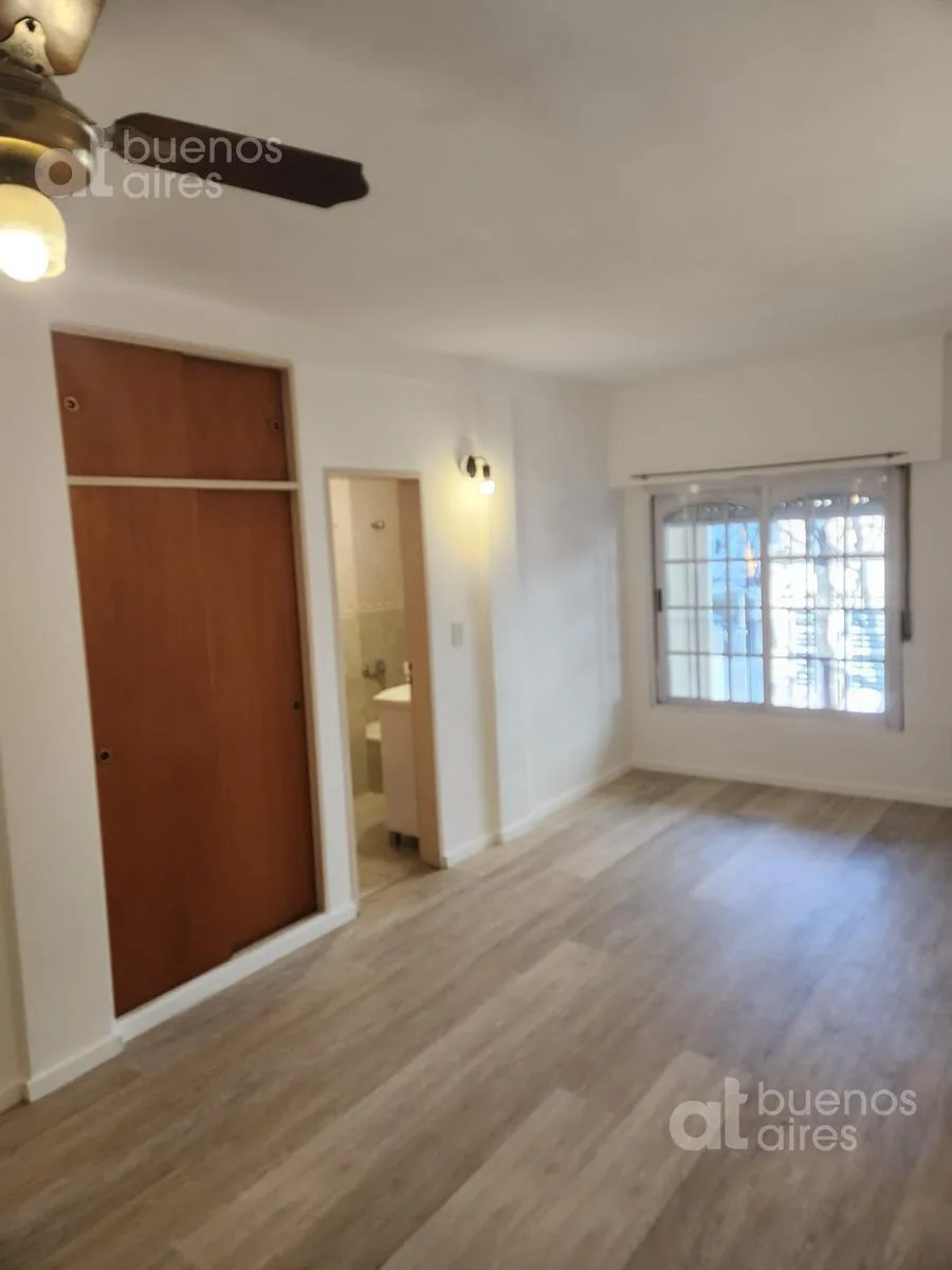 Front-facing apartment in Monserrat