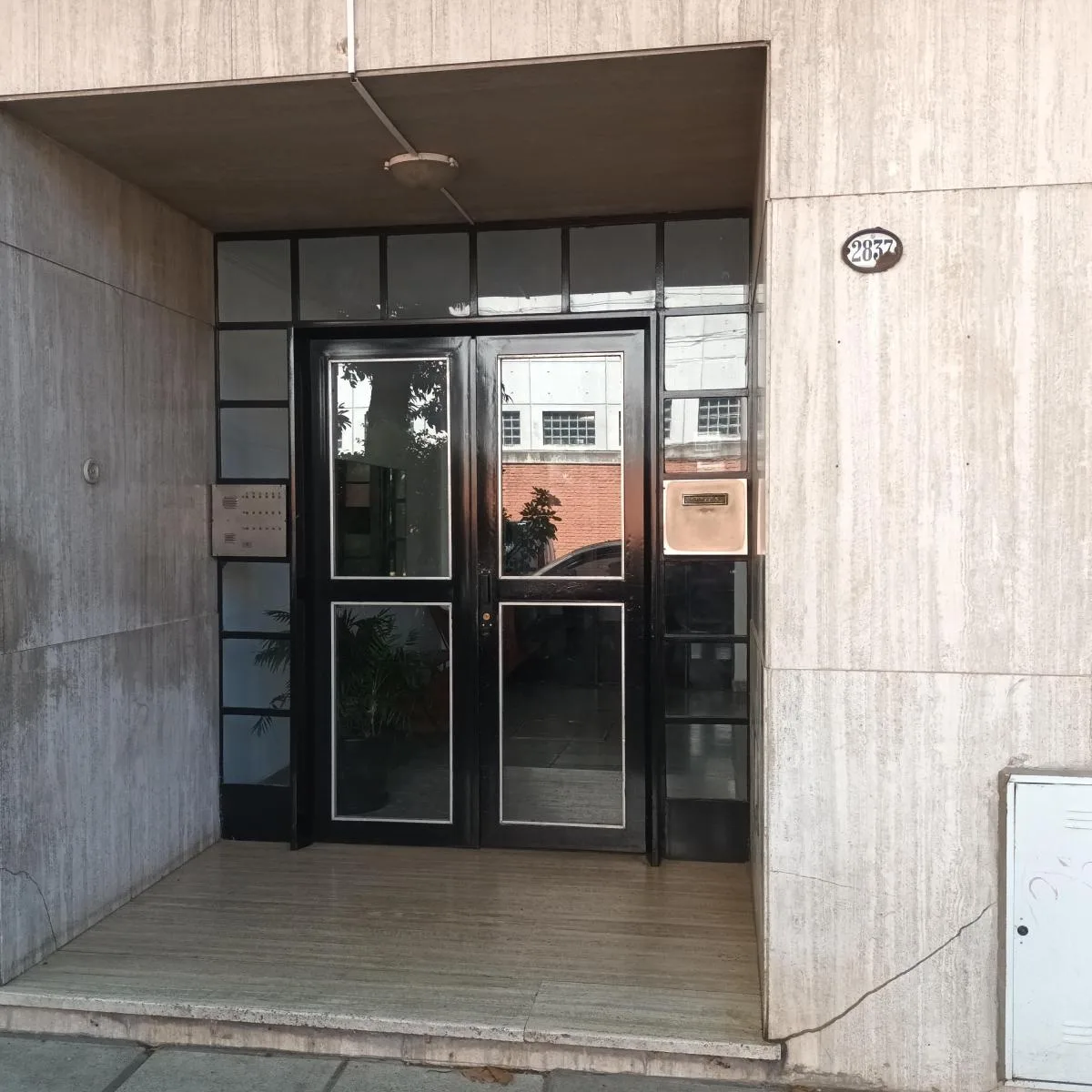 2 Amb. Grandes 1º Piso por Escalera - Bajas Expensas