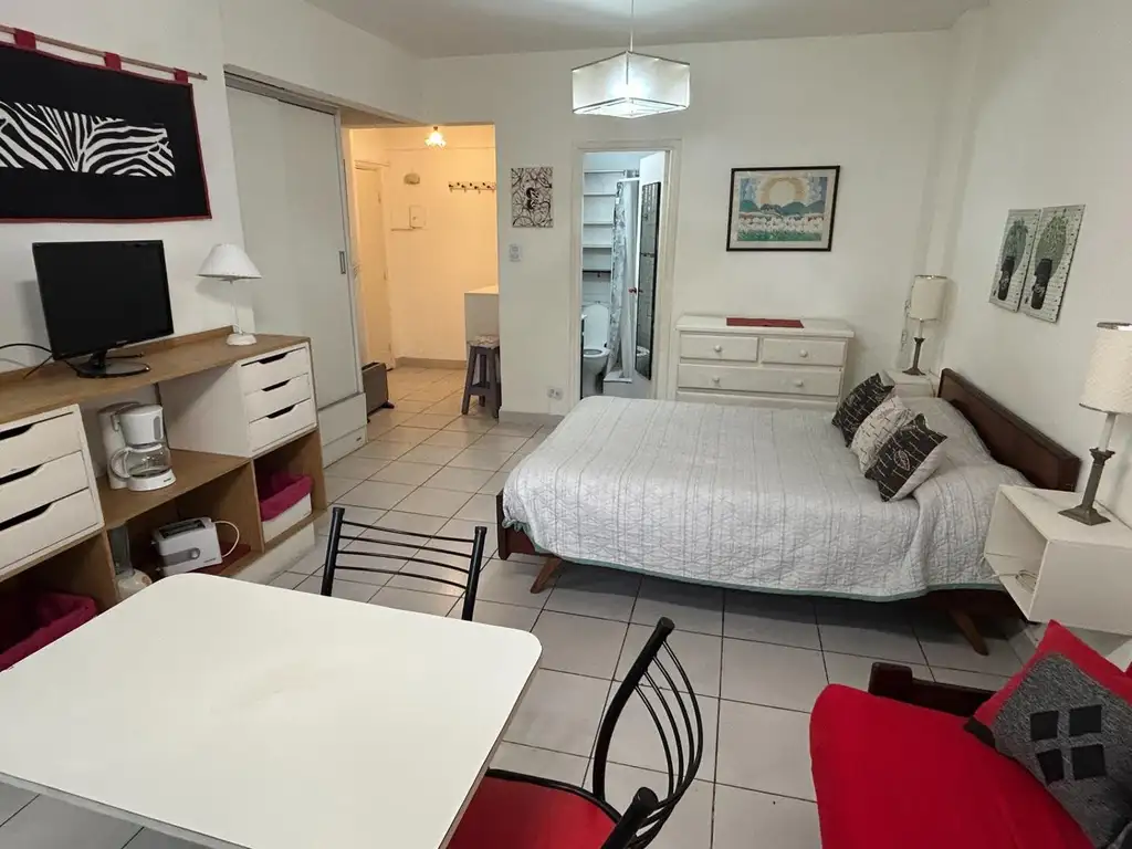 Departamento en Abasto con AC