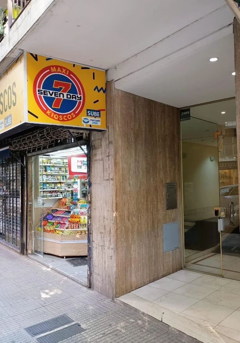Monoambiente con 2 balcones
