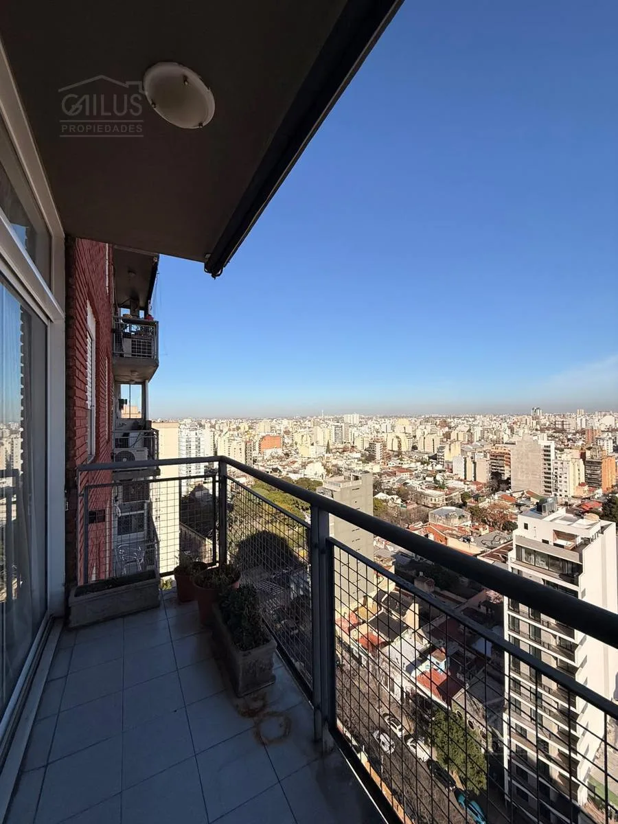 Departamento con balcón en Boedo