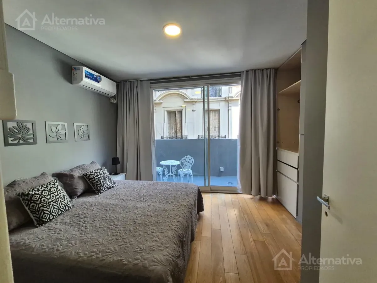 Ambiente amoblado con balcón