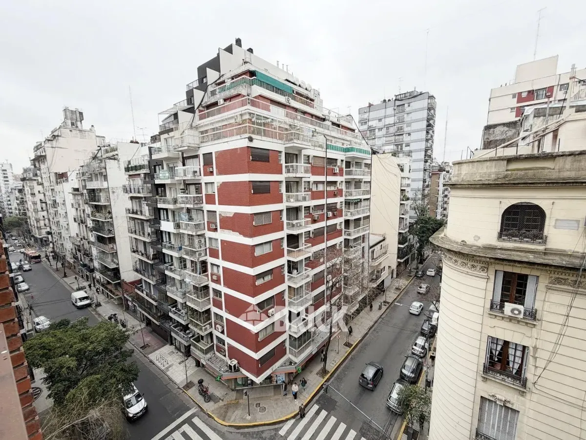 Semipiso en esquina con balcón