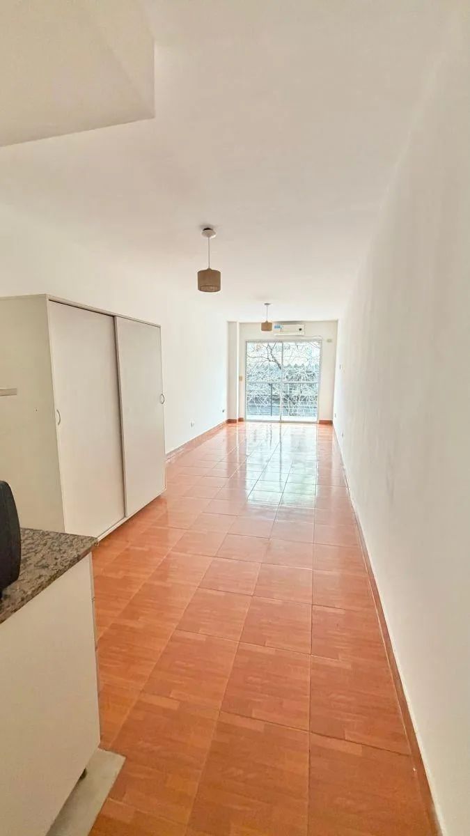 Kitnet com varanda, Balvanera