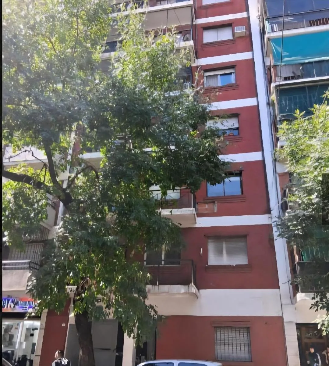 Monoambiente con balcón cerrado